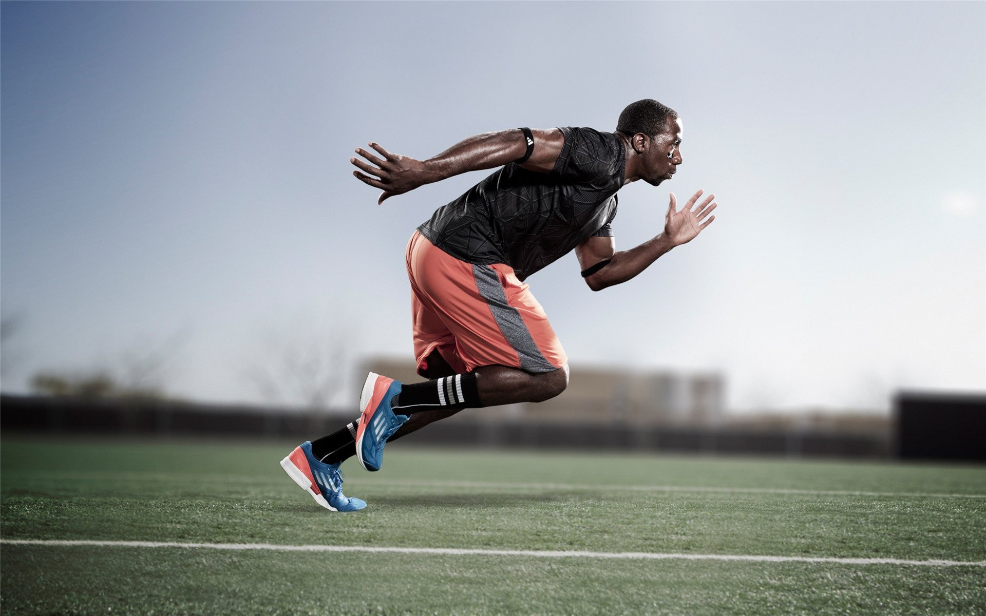 亚特兰大一波带走曼联，阿什拉夫在F1赛道接管比赛，现代体育的降维打击启示录